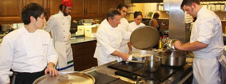 Societats Gastronòmiques i txokos, el refugi del cuinetes