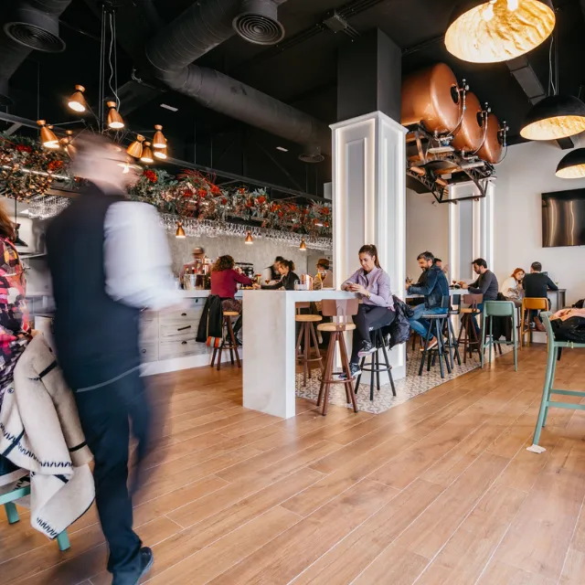 Tapeo en Granada: 3 tabernas imprescindibles para saborear la tradición
