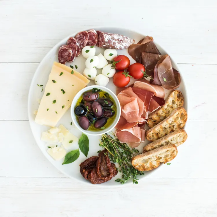 De snack plate a fenómeno: qué significa ‘girl dinner’