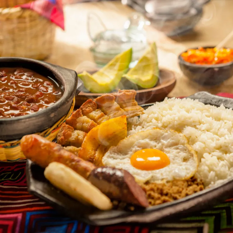 Gastronomía colombiana: un viaje por regiones y platos icónicos