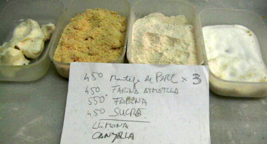 Ingredientes para preparar mazapanes y polvorones por Daniel Jordà
