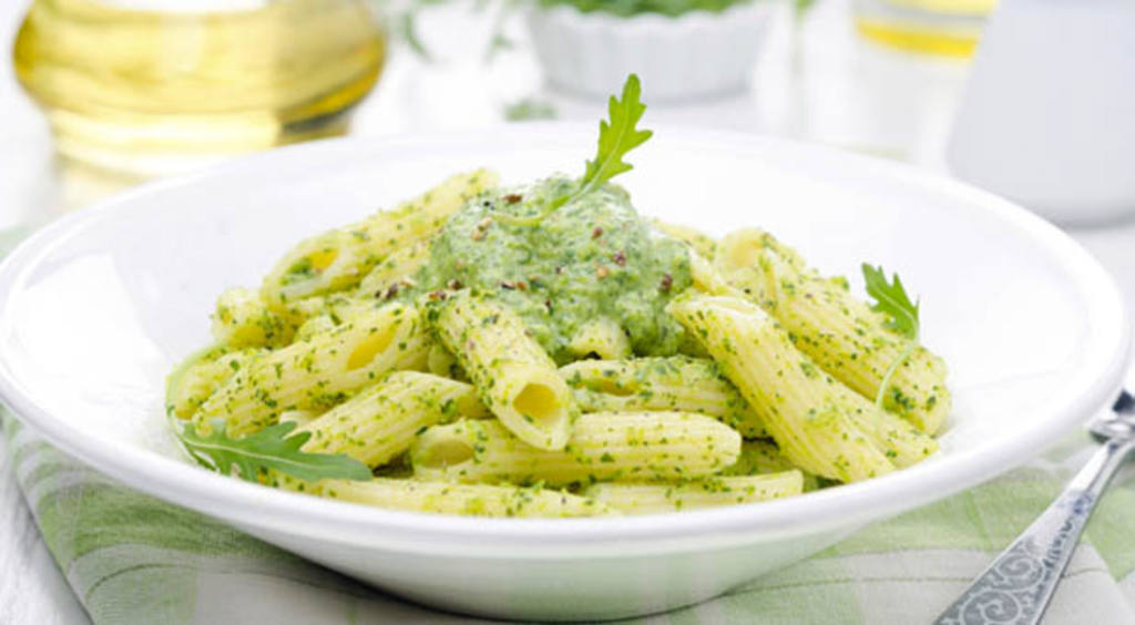 Plato de pasta al pesto