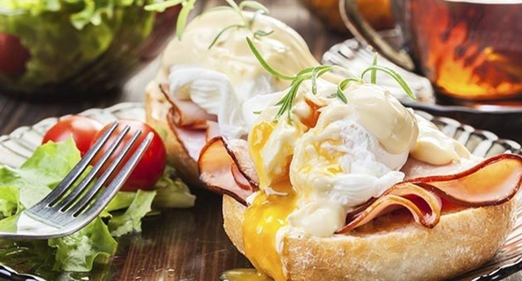 Brunch. Huevo benedict