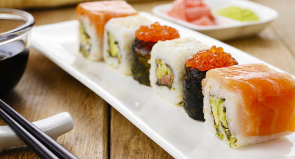 Chirashi sushi