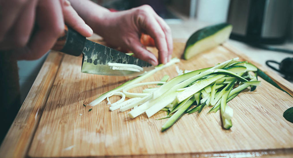 Cómo cortar verduras, todas las técnicas paso a paso