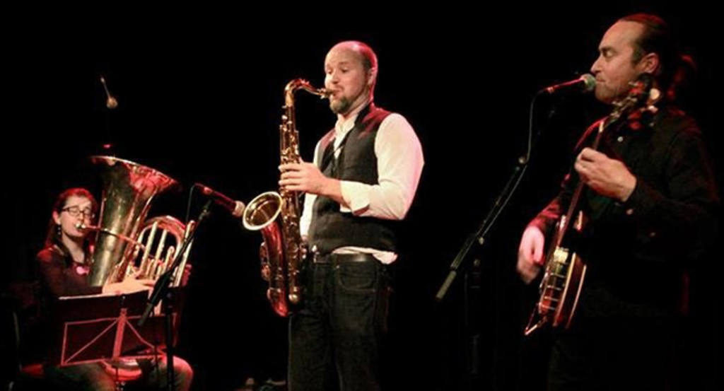 Casi el mejor trío de tu vida actuaran al Primavera in Black 2016. 